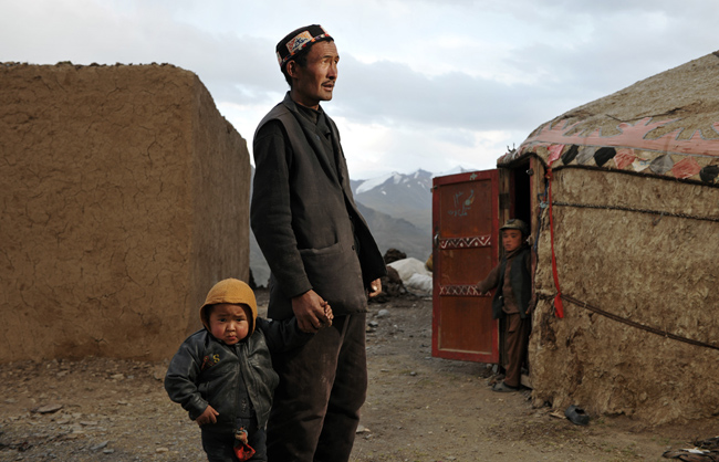 Like Hussein with his last son, Kyrgyz are extremely proud of their children, particularly when it is a boy. Due to the extreme cold, the harsh environment and the intense isolation, the death rate among Afghan Kyrgyz’s children is one of the highest in the world. Little Pamir - Afghanistan - 2016