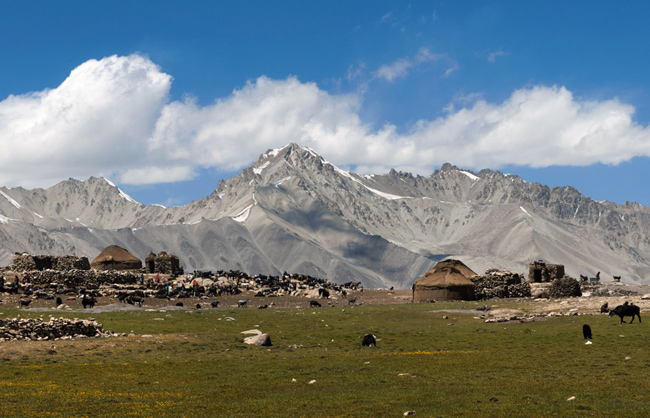 During the seasonal migration, Wakhis live in small rocky houses or inside yurts, depending of the financial resources. Big Pamir - Afghanistan - 2014