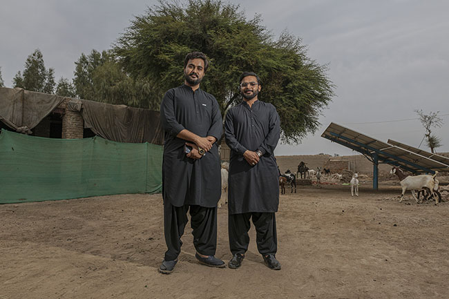 Portrait of Farouk and Muddathir, two landowners from Hyderabad, visiting one of their farms. In Pakistan, a handful of families control the majority of agricultural land. In the shadow of their estates, an army of landless laborers lives under a system as old as it is unjust.